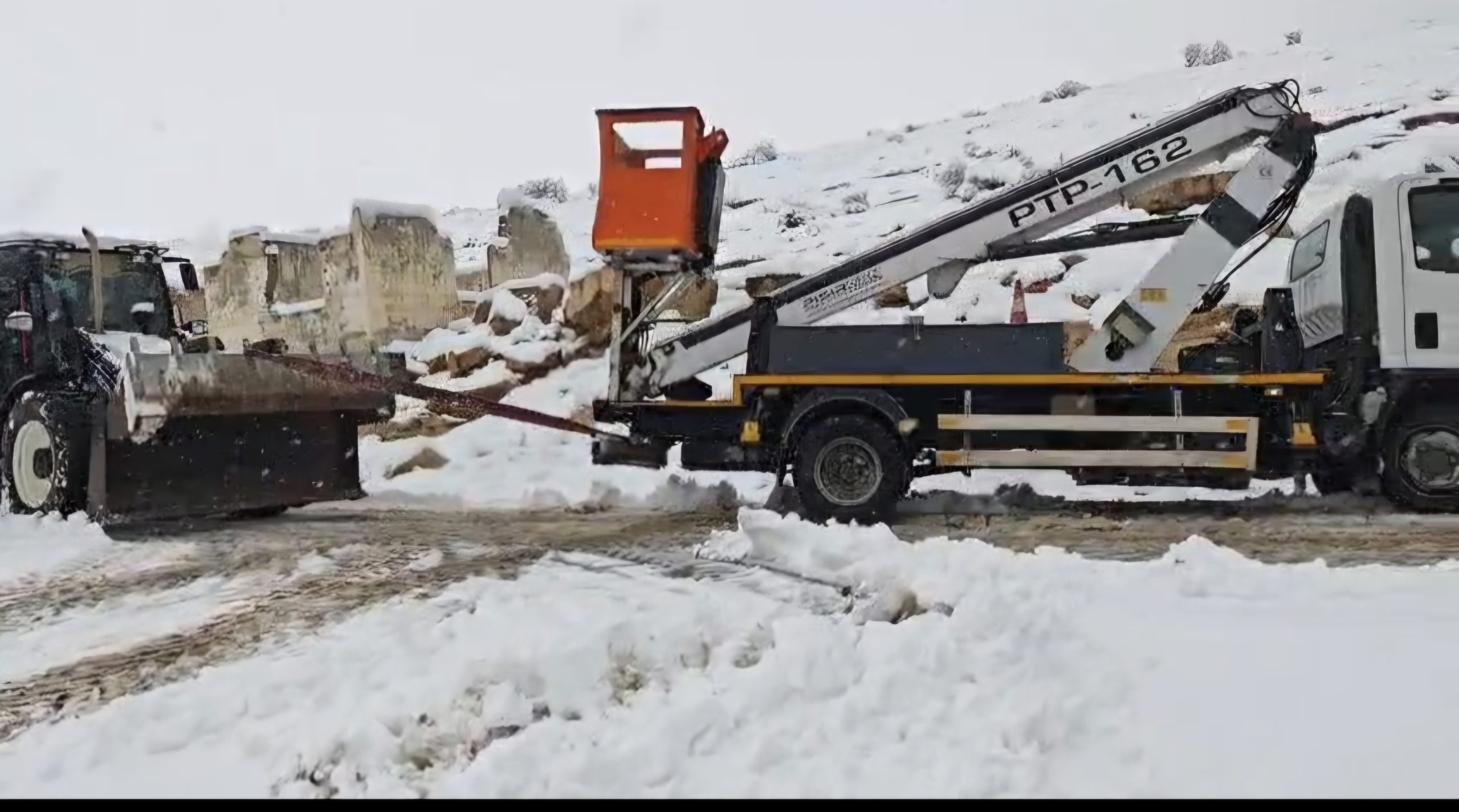 Siirt’in Tillo İlçesinde Mahsur Kalan Araçlar Kurtarıldı
