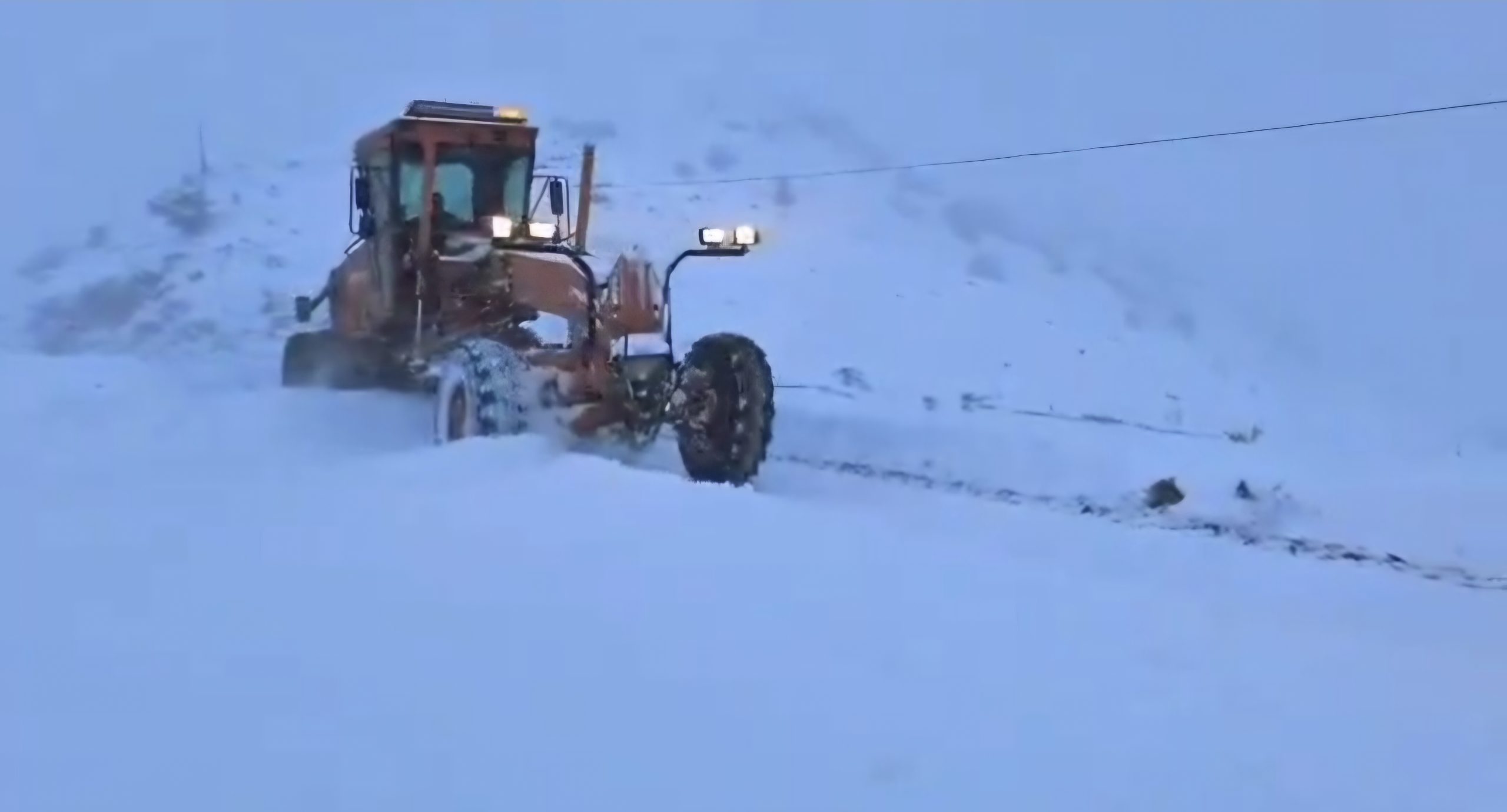 Siirt’te Karla Mücadele Çalışmaları 7/24 Devam Ediyor