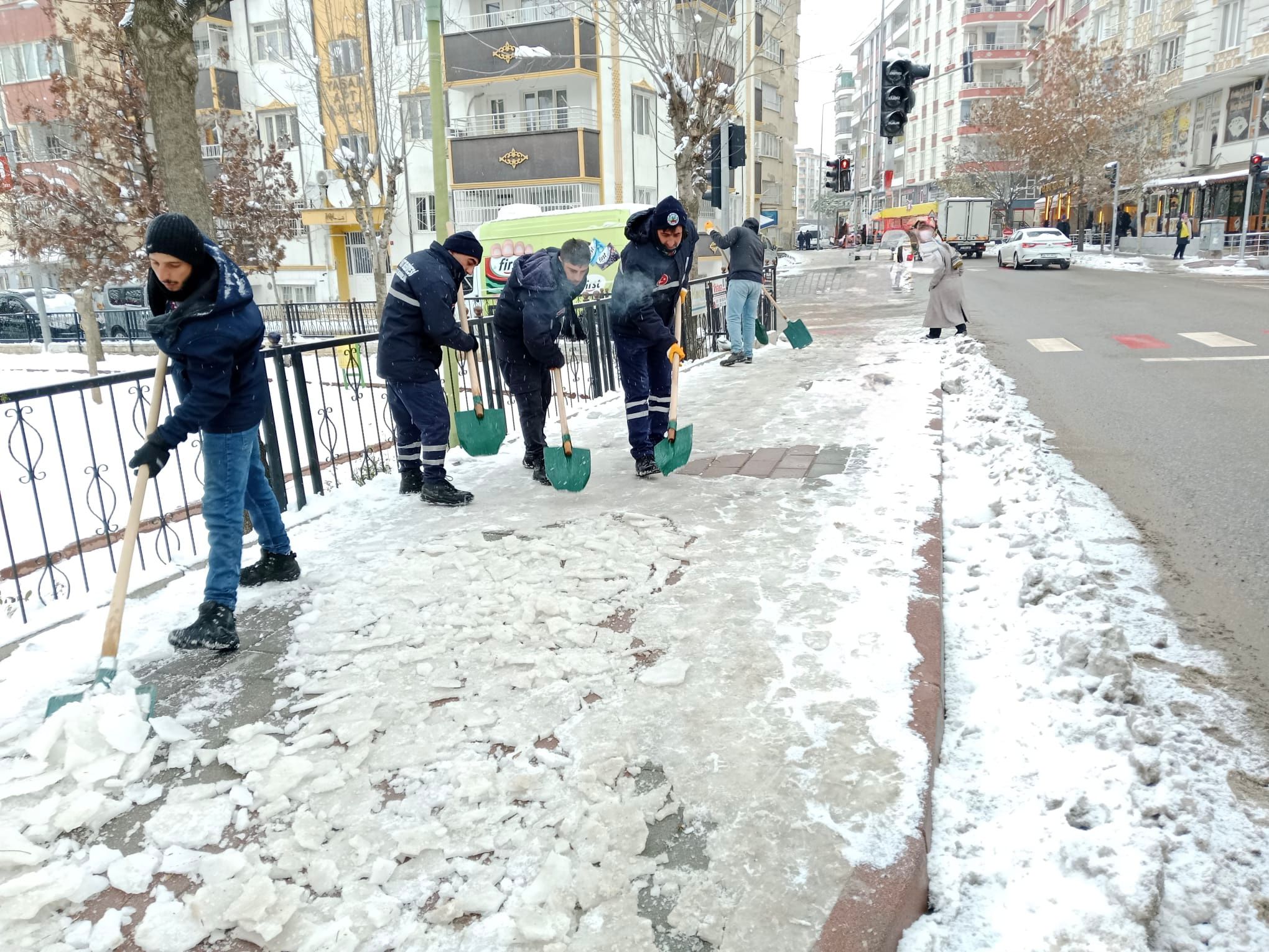 Siirt’te Karla Mücadele Çalışmaları Aralıksız Sürüyor