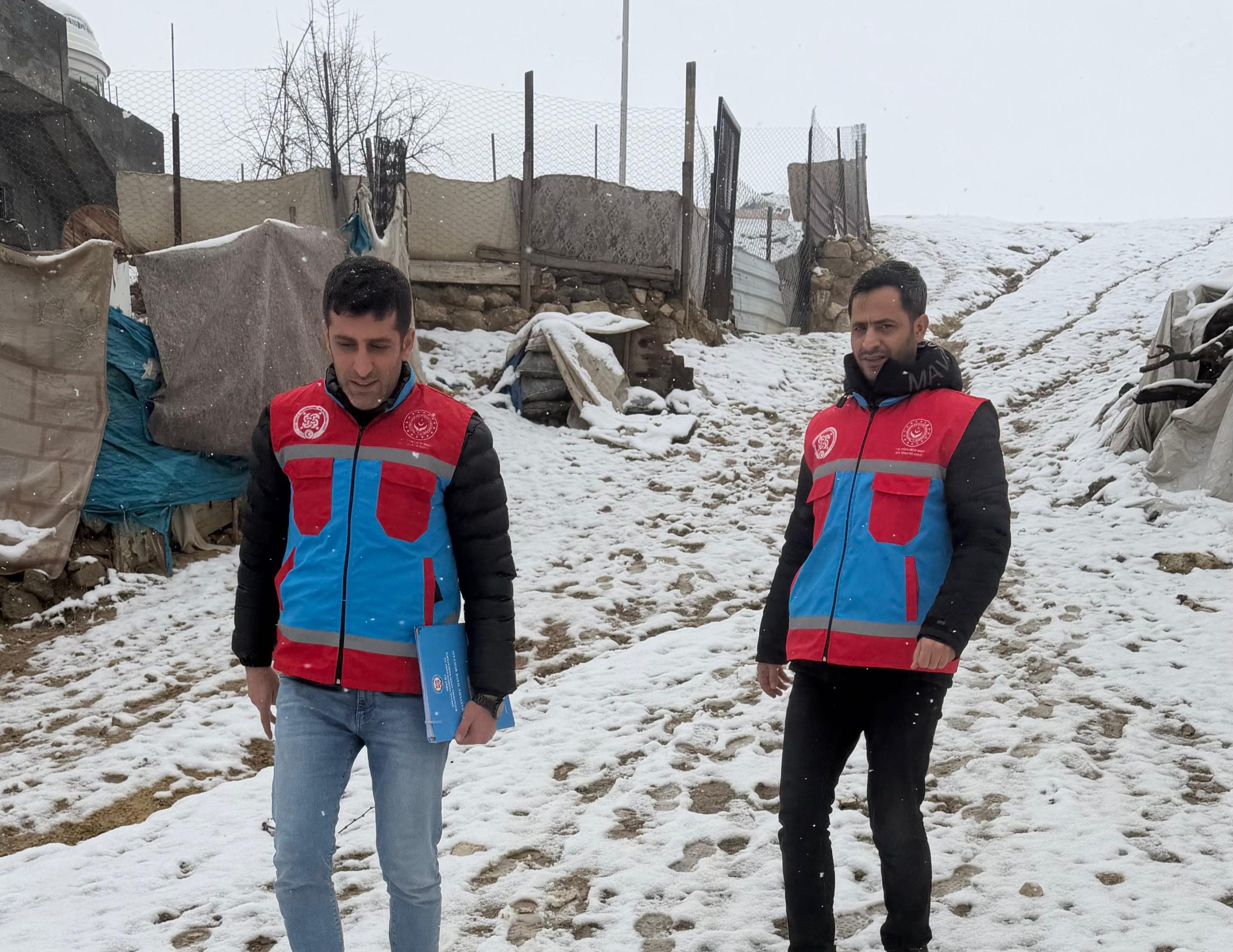 Olumsuz Hava Şartlarına Rağmen Yoksullukla Mücadele Sürüyor