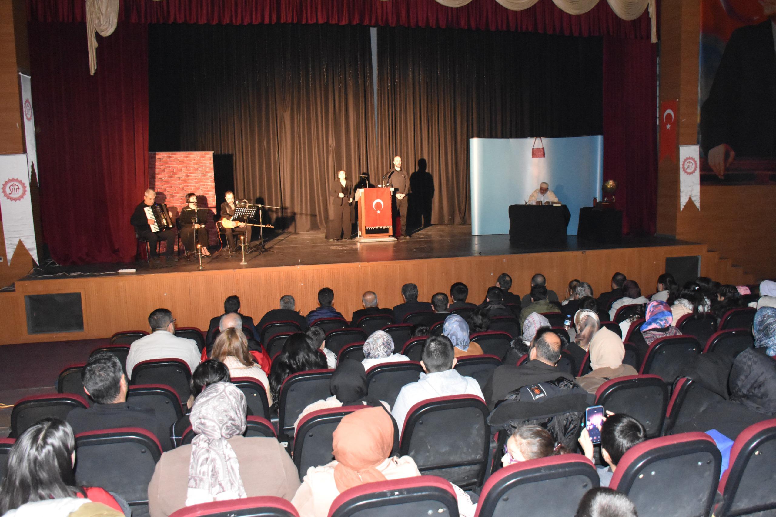 “Bizim Akif” Müzikali Siirt’te Sanatseverlerle Buluştu