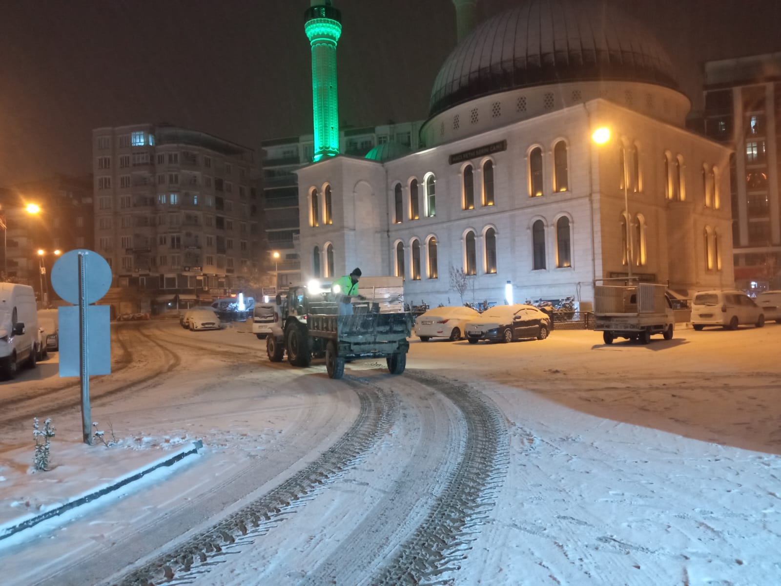 Siirt’te Karla Mücadele Çalışmaları Aralıksız Sürüyor