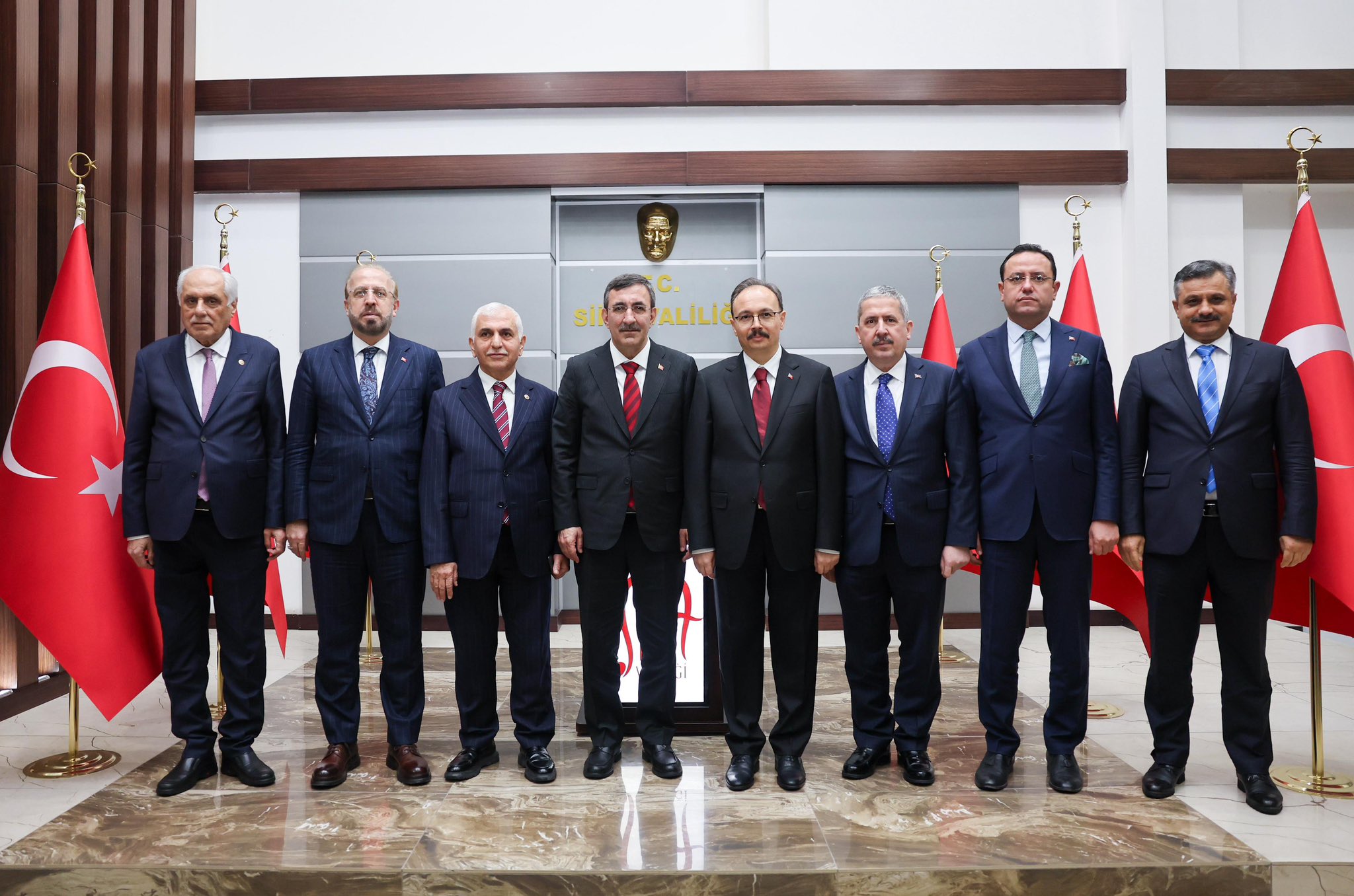 Cumhurbaşkanı Yardımcısı Cevdet Yılmaz, Siirt Valiliği’ni Ziyaret Etti