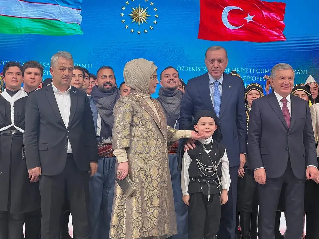 Siirt Halk Oyunları Topluluğu Külliye’de Alkış Aldı