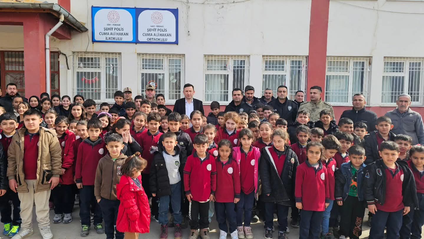 Pervari Kaymakamı Ahmet Gülderen’den Okul Ziyareti