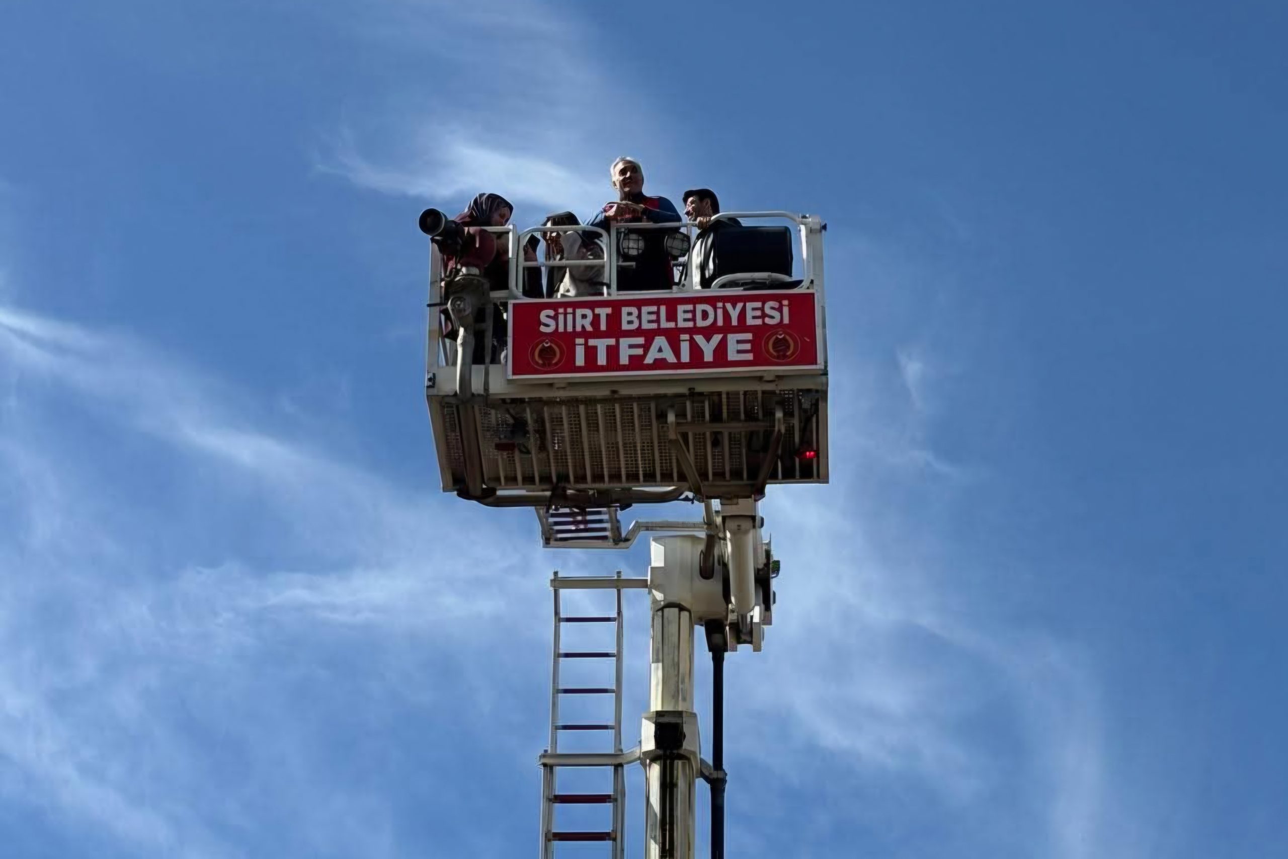 Siirt’te Miniklere Yangın Eğitimi: Gazi Anaokulu Öğrencileri İtfaiyeyi Ziyaret Etti