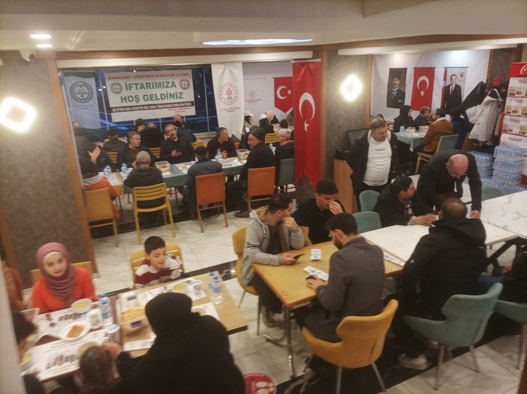 Mehmet Emin Ertekin’in Öncülüğünde Hacı Hüseyin Ağa Vakfı’nda Geleneksel İftar Sofrası Kuruldu