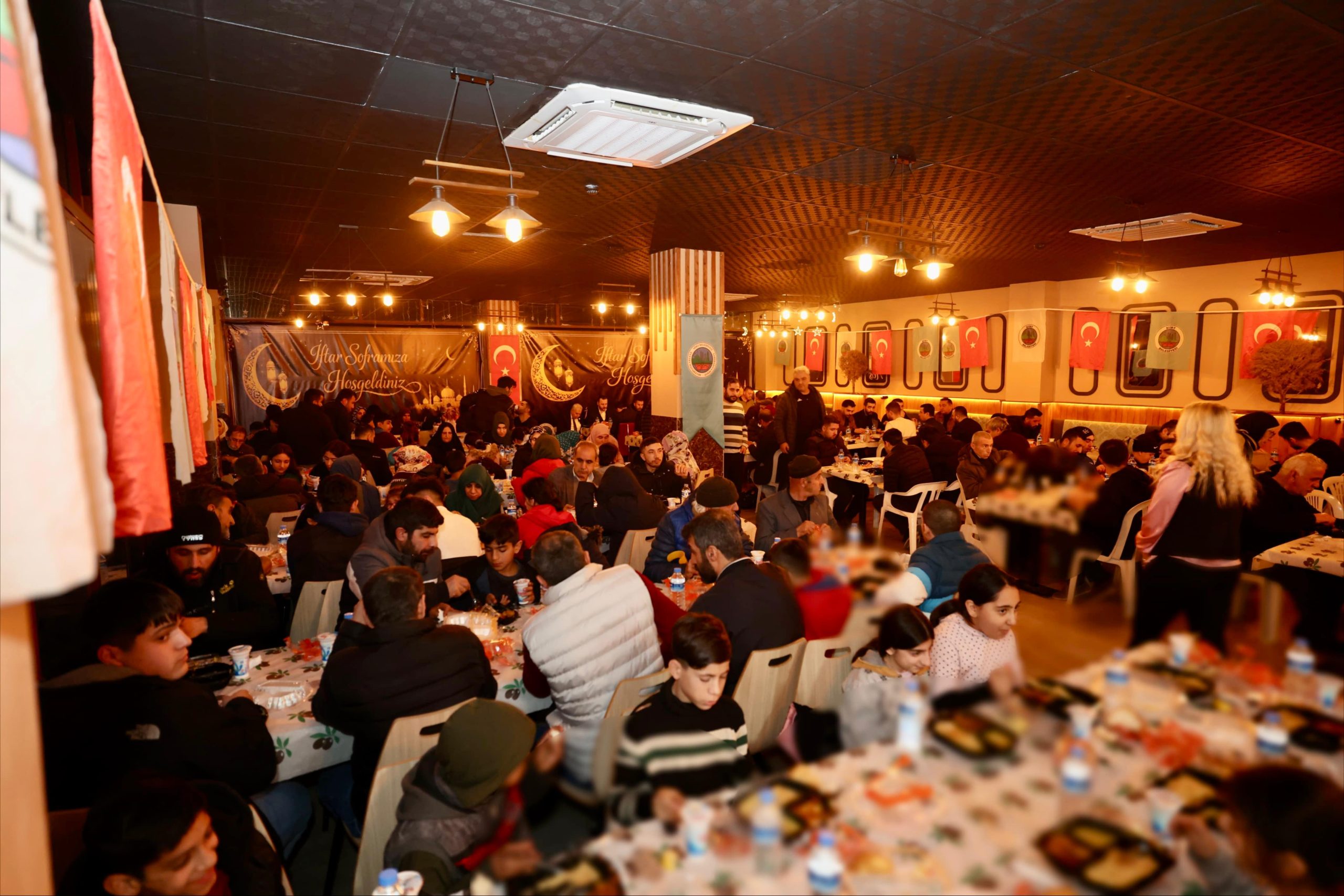 Siirt’te Millet Bahçesi’nde Binler Aynı İftar Sofrasında Buluştu