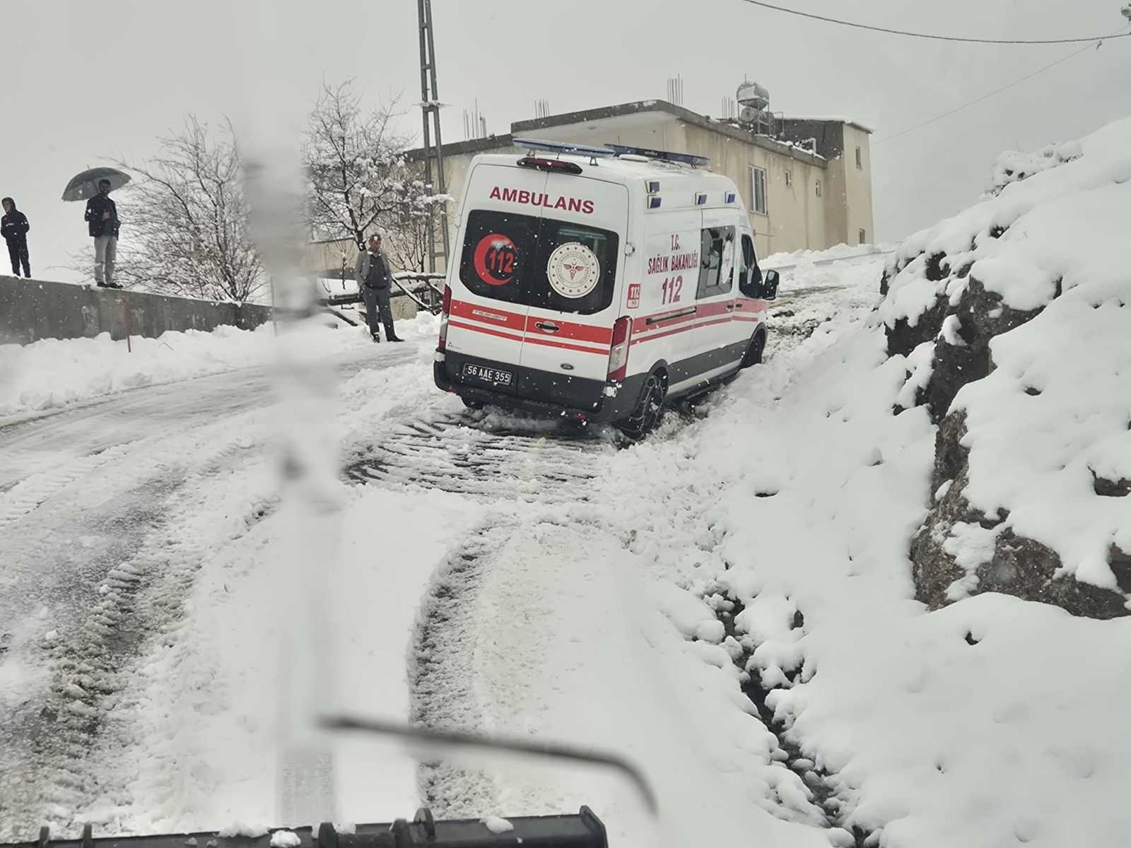 Siirt’te Karla Mücadele Ekipleri Zamanla Yarıştı: Doğum Hastası ve Diyaliz Hastası Kurtarıldı