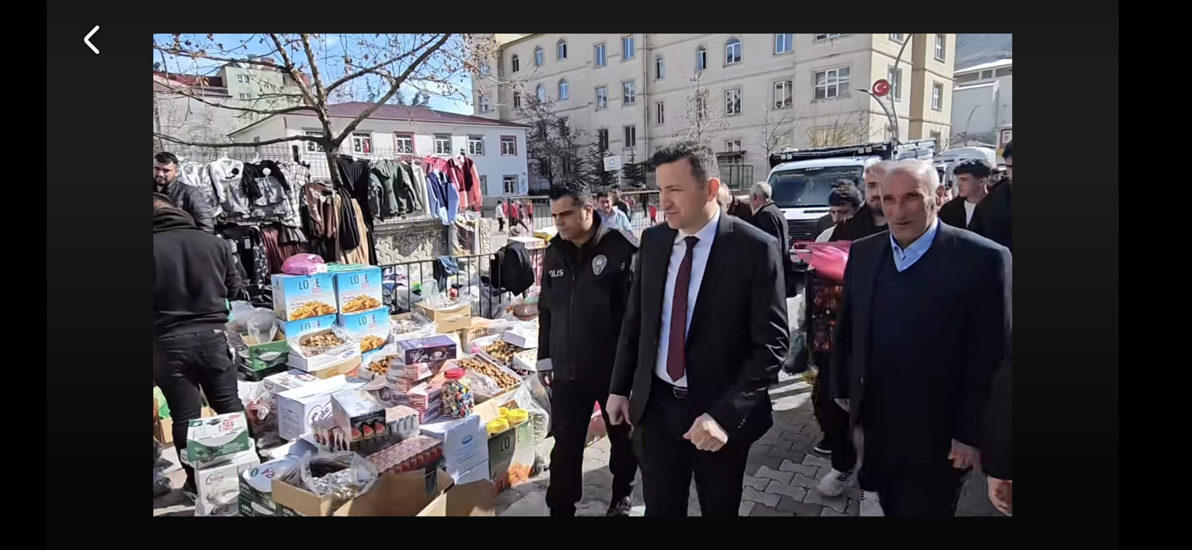 Pervari Kaymakamı Ahmet Gülderen, Halk Pazarını Ziyaret Etti