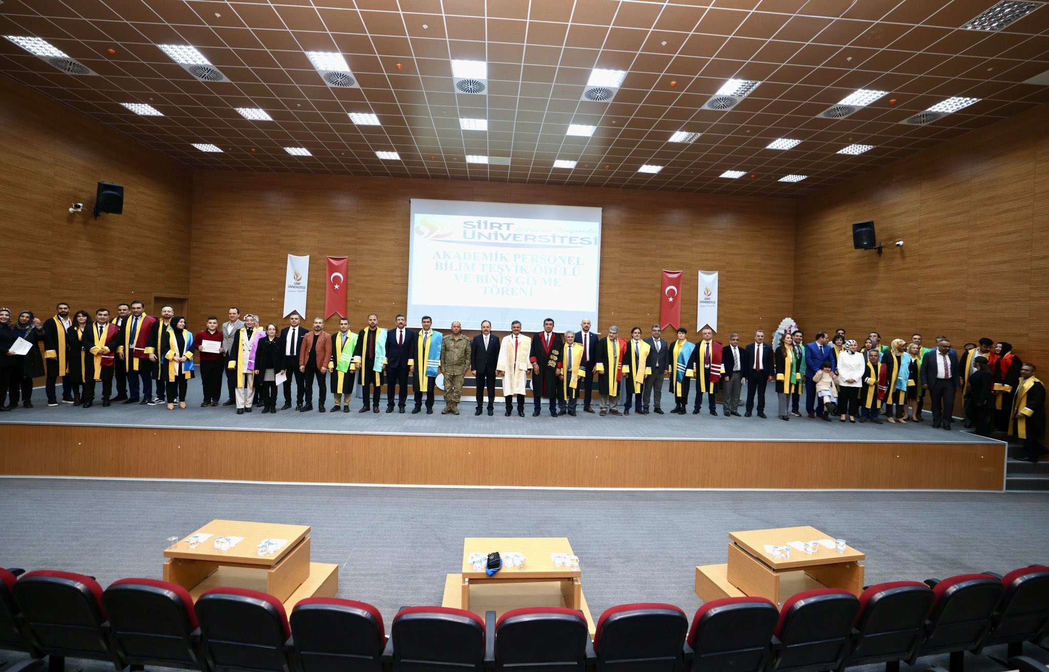 SİİRT’TE AKADEMİK PERSONELE BİLİM TEŞVİK ÖDÜLÜ VE BİNİŞ GİYDİRME TÖRENİ DÜZENLENDİ