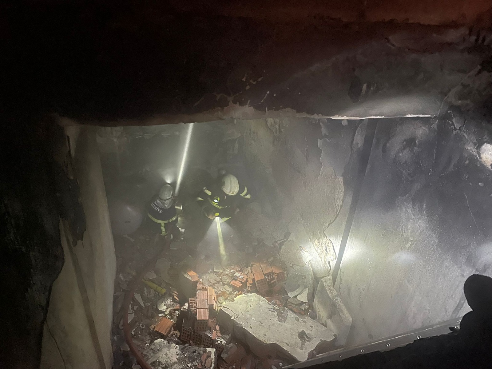 SİİRT’TE ESKİ ÜNİVERSİTE YERLEŞKESİNDE YANGIN