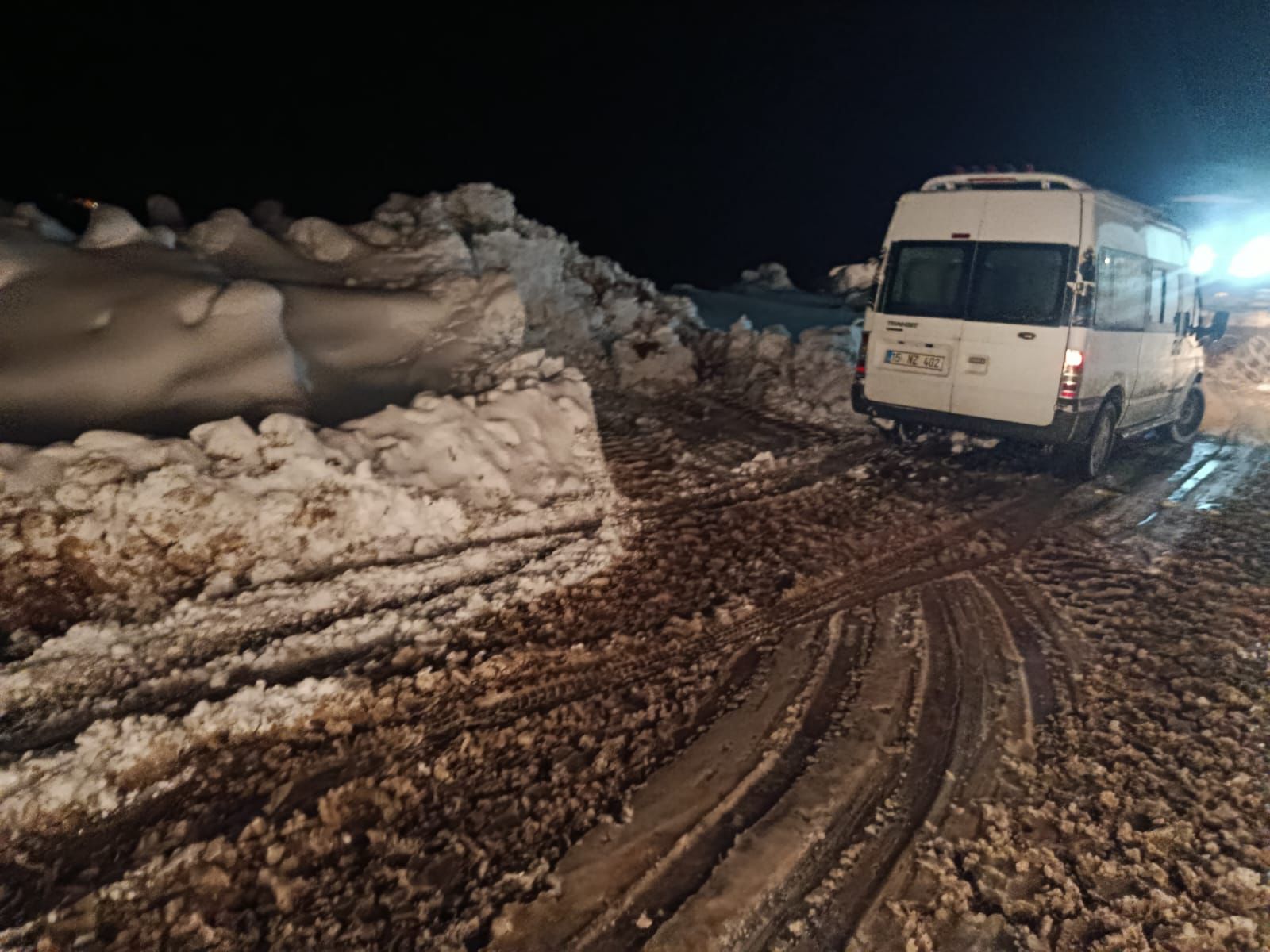 Siirt’te Kar ve Heyelan Alarmı: Mahsur Kalanlar Kurtarıldı, Yollar Yeniden Ulaşıma Açıldı