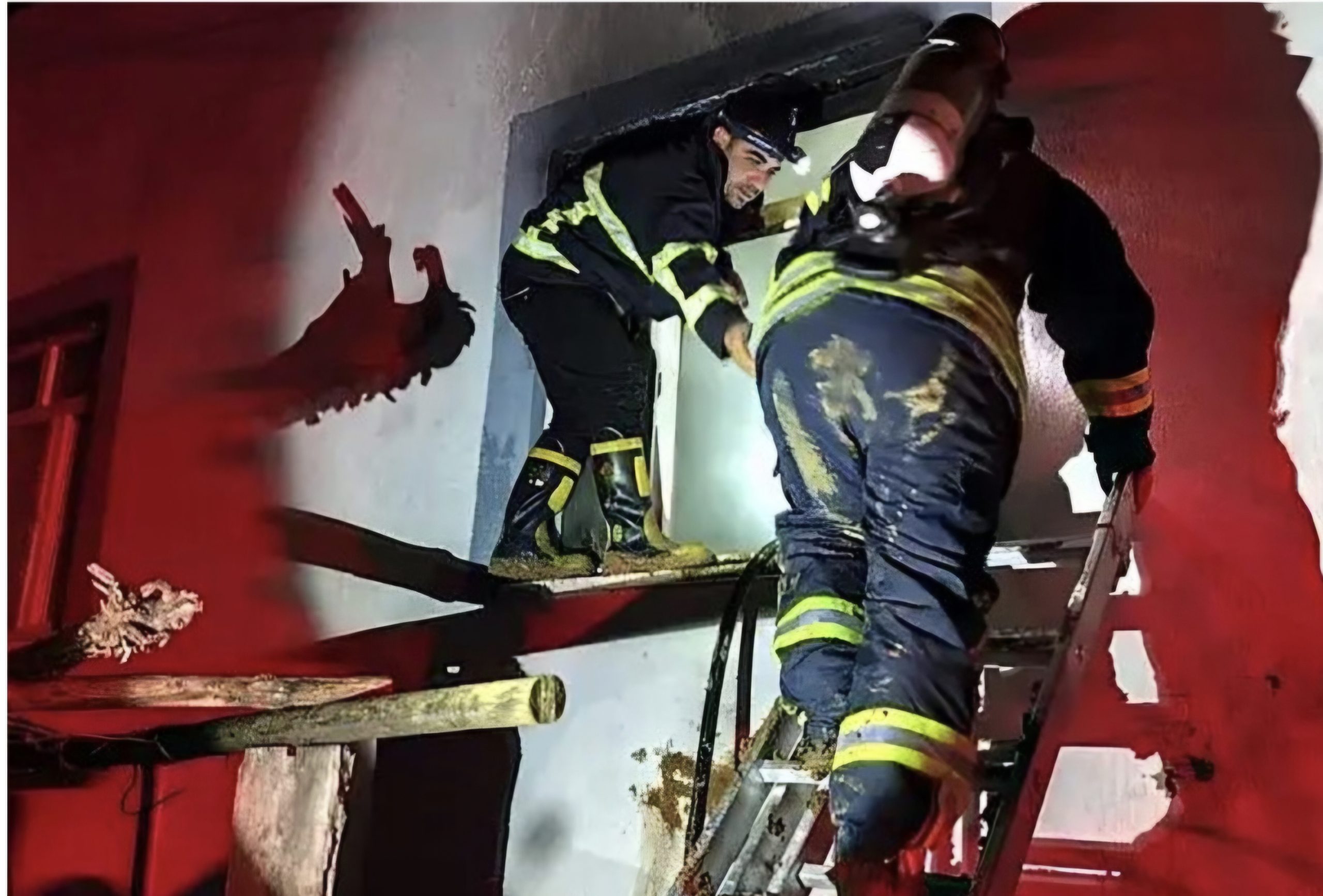 Siirt’in Kurtalan İlçesinde Ev Yangını Paniğe Neden Oldu