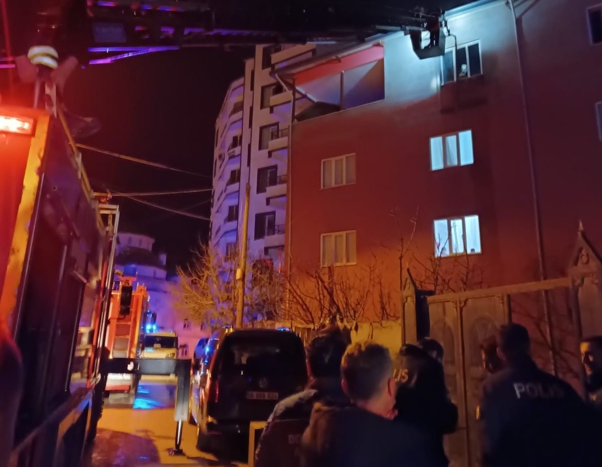 Siirt’te Sahur Vakti Apartman Yangını Paniğe Neden Oldu