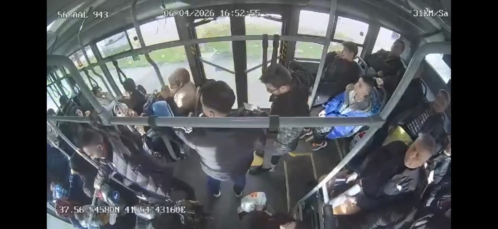 SİİRT’TE OTOBÜS ŞOFÖRÜNDEN ÖRNEK DAVRANIŞ: FENALAŞAN YOLCUYU HASTANEYE YETİŞTİRDİ