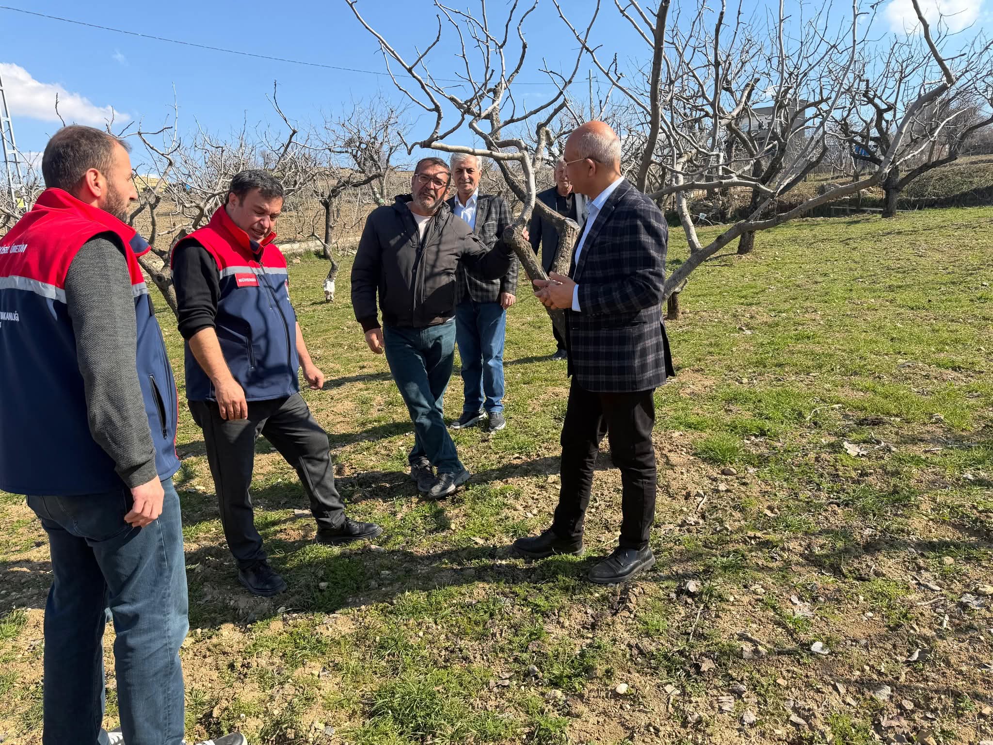 Tarım Ekiplerinden Sahada Uygulamalı Çiftçi Eğitimi