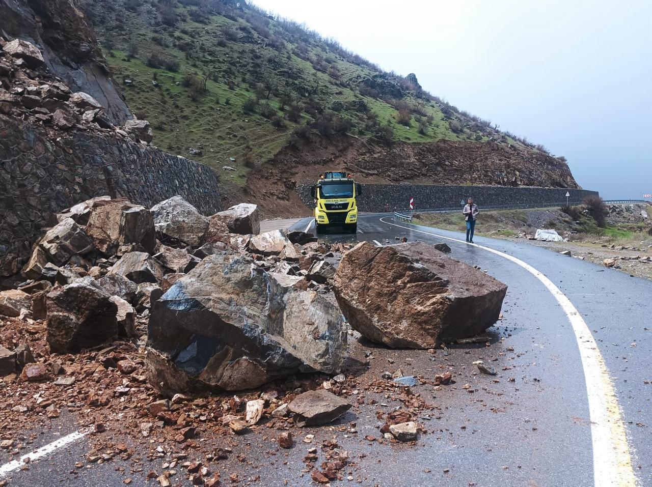 Siirt’te Sel ve Karla Mücadele: Ekipler Seferber Oldu