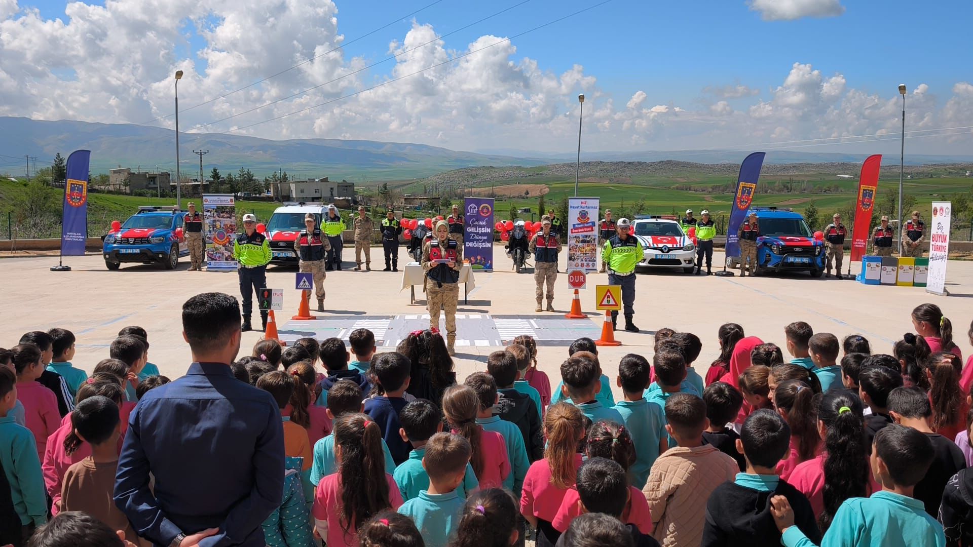 Siirt’te “Çocuk Gelişsin Dünya Değişsin” Projesi Kapsamında Anlamlı Etkinlik