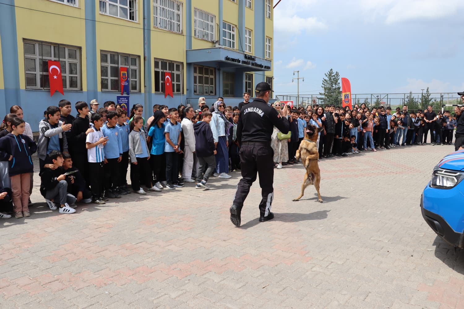 Siirt’te “Çocuk Gelişsin Dünya Değişsin” Projesi Kapsamında 420 Öğrenciye Eğitim