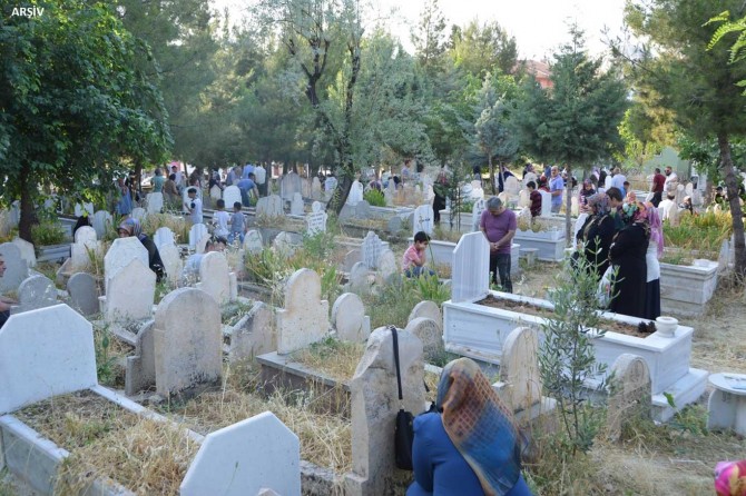 Siirt’te Arefe Günü Mezarlıklar Doldu Taştı