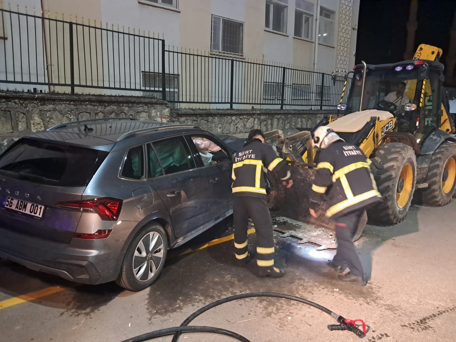 Siirt’te Otomobil ile Kepçe Çarpıştı: 5 Yaralı