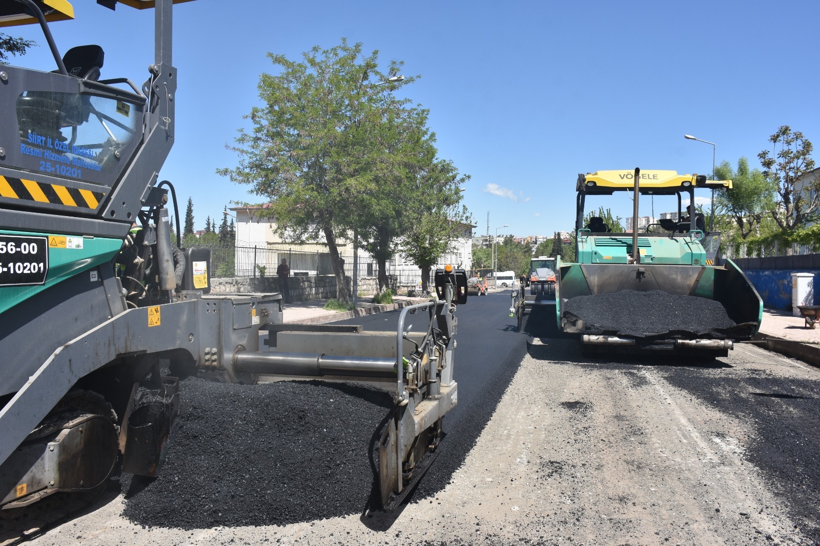 Siirt’te Asfalt Seferberliği Sürüyor: Şeyh Zeynep Caddesi’nde Çalışmalar Devam Ediyor