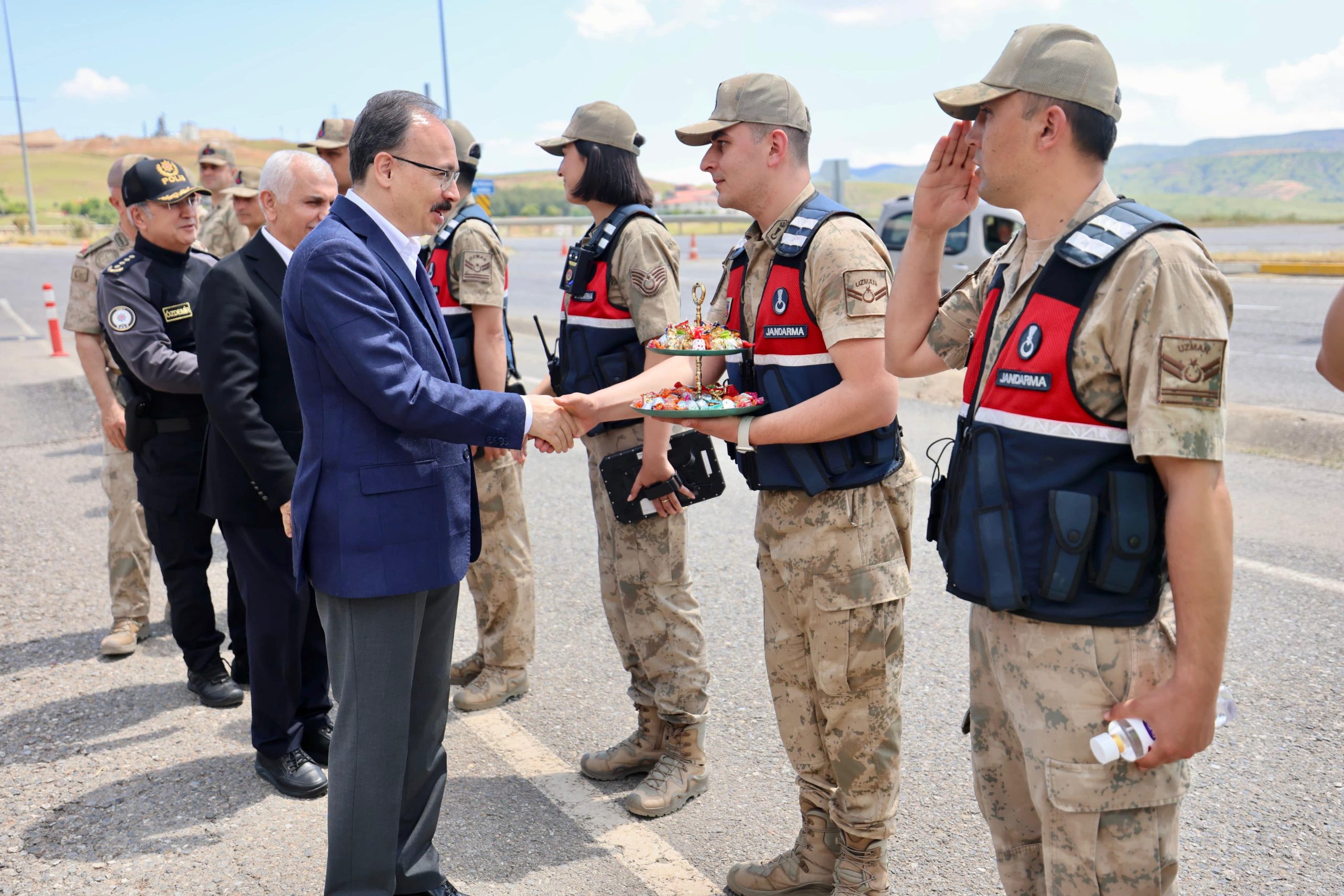 Vali Kızılkaya’dan Bayram Mesaisindeki Personele Ziyaret