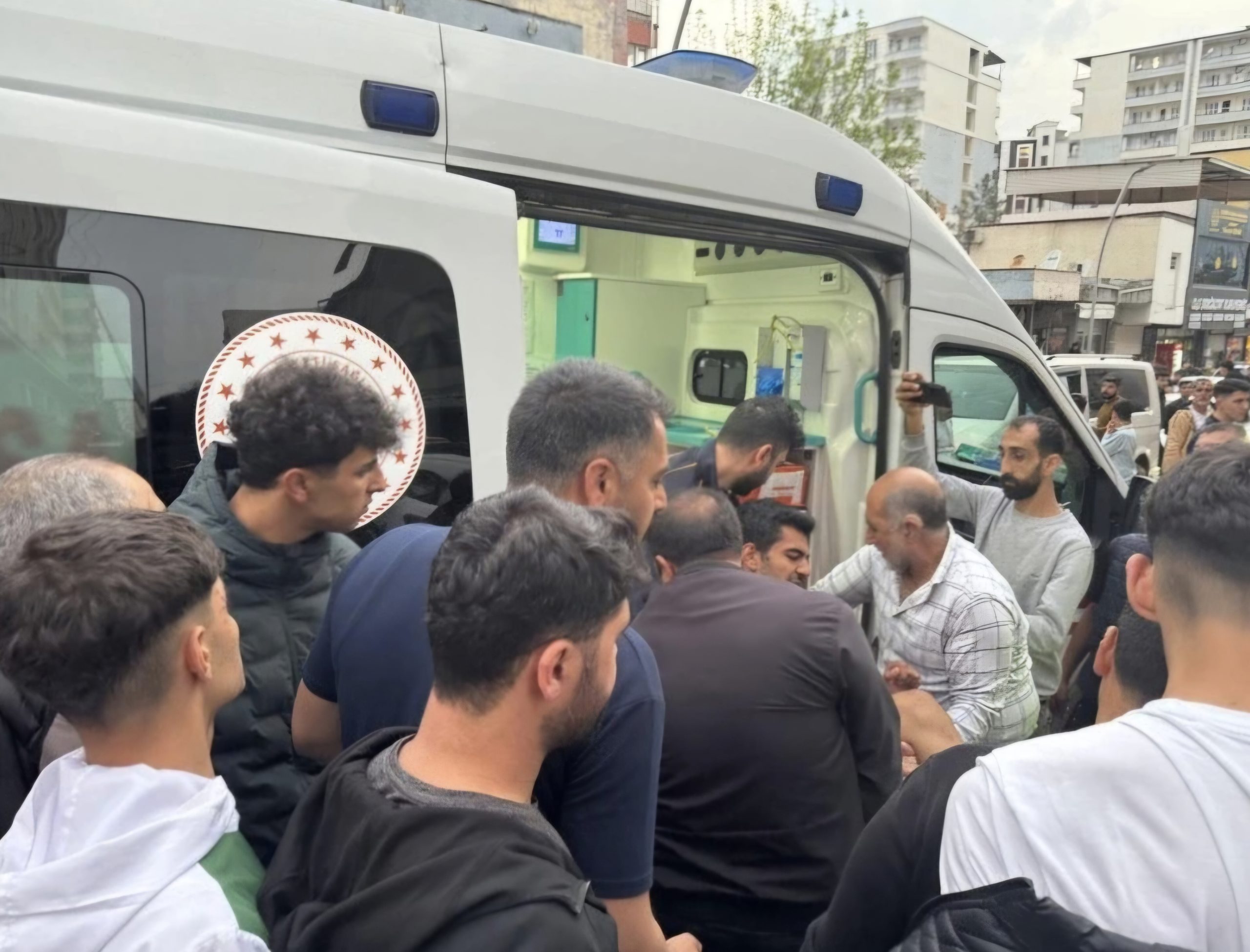 Amedspor Kutlamalarında Talihsiz Kaza: Öğrenci Yaralandı