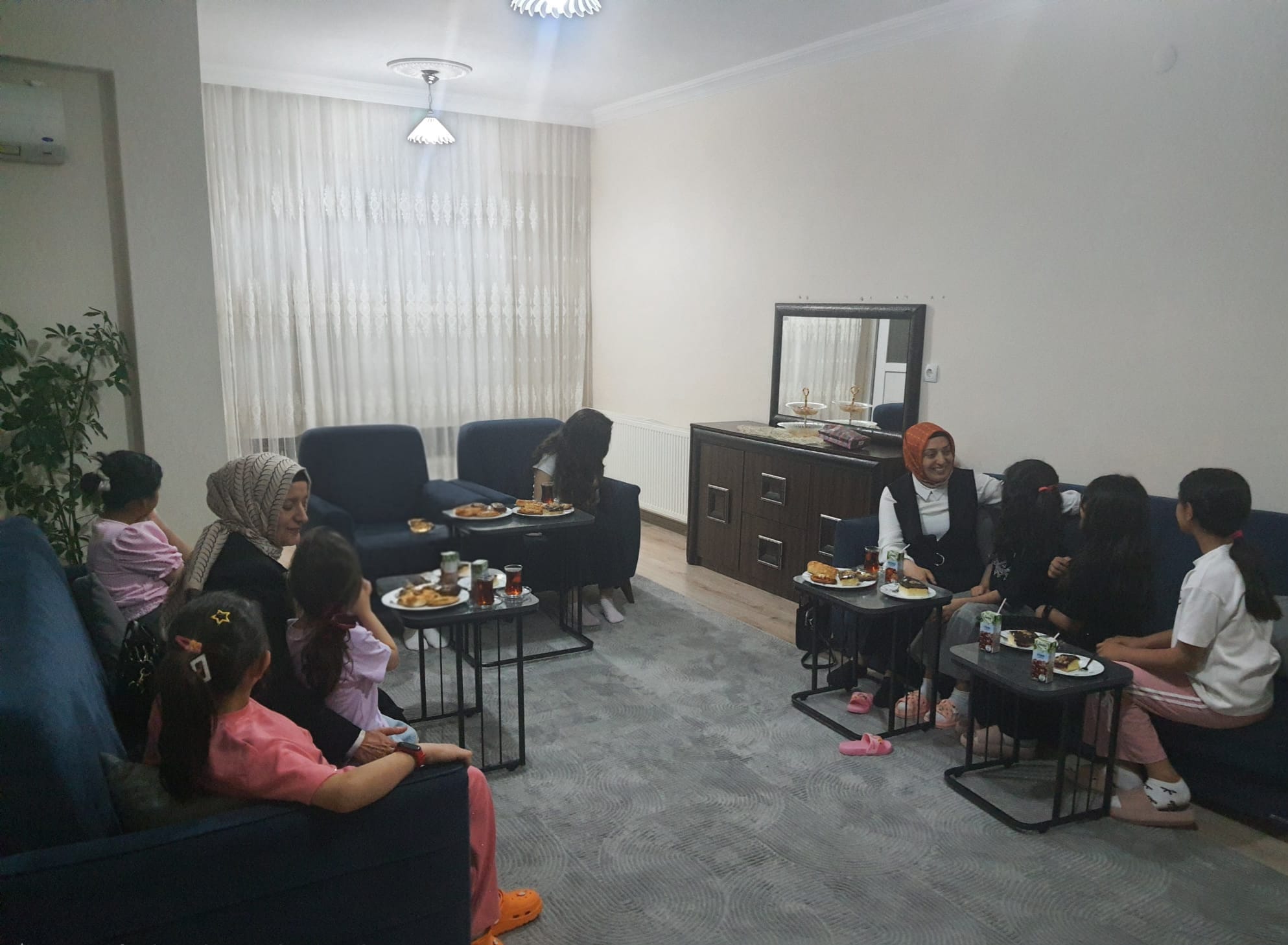 Öğretmenler Koruma Altındaki Çocukları Ziyaret Etti