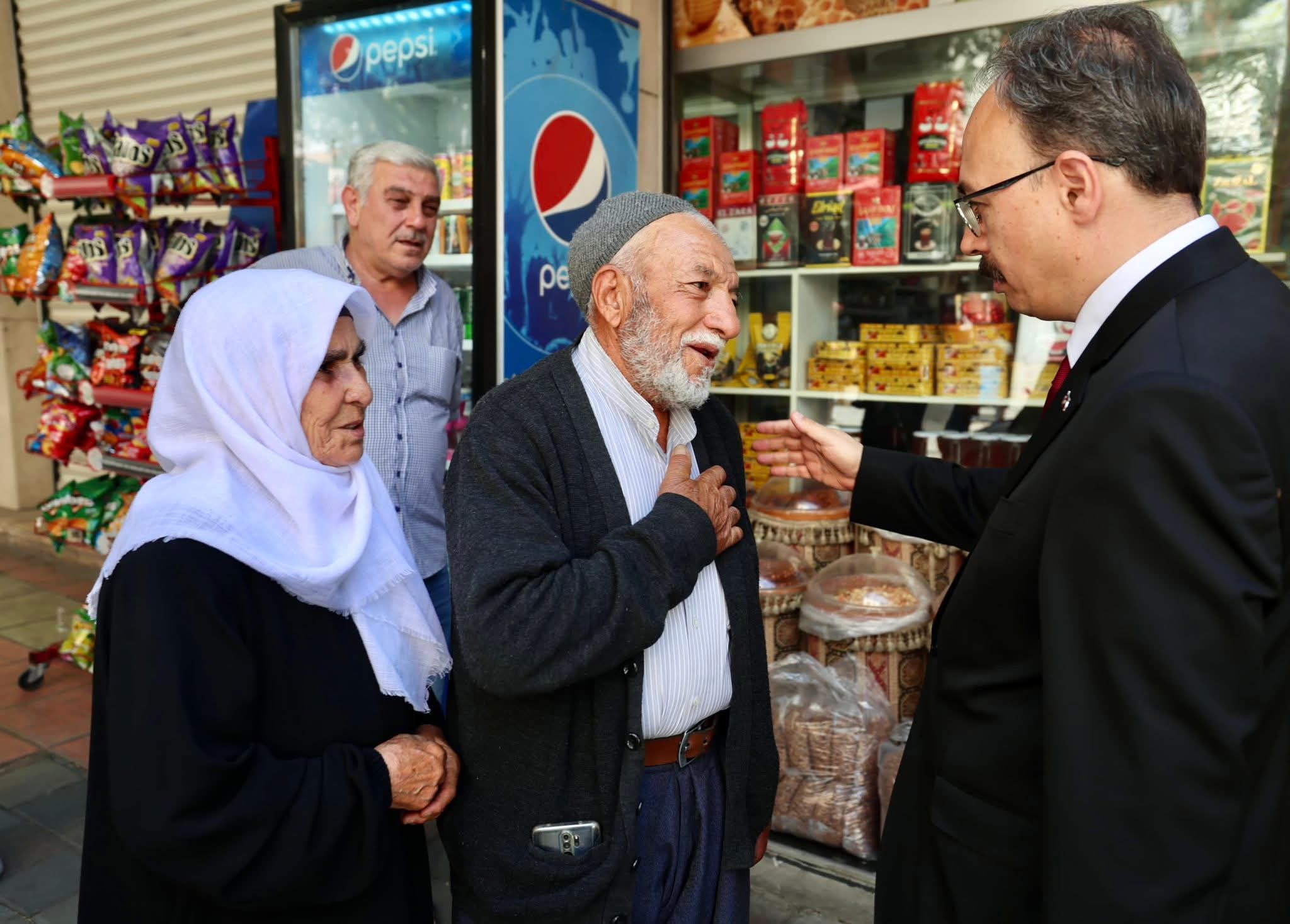 Vali Kızılkaya Cumhuriyet Caddesi’nde Esnaf ve Vatandaşlarla Buluştu