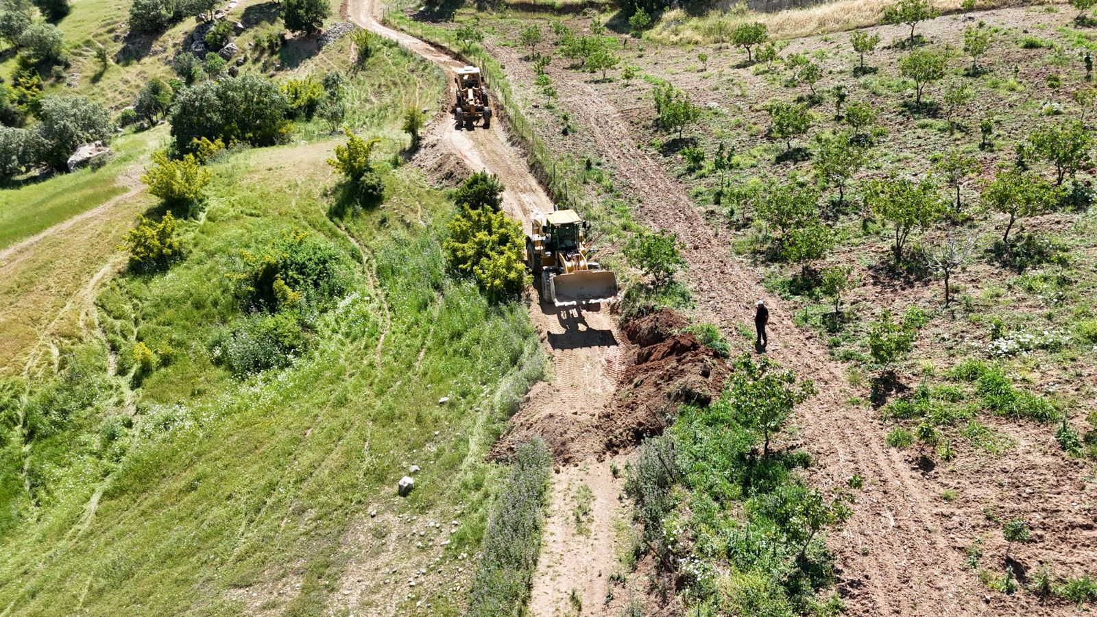 Siirt’te Tarımsal Üretim Yollarında Bakım ve Onarım Çalışmaları Sürüyor