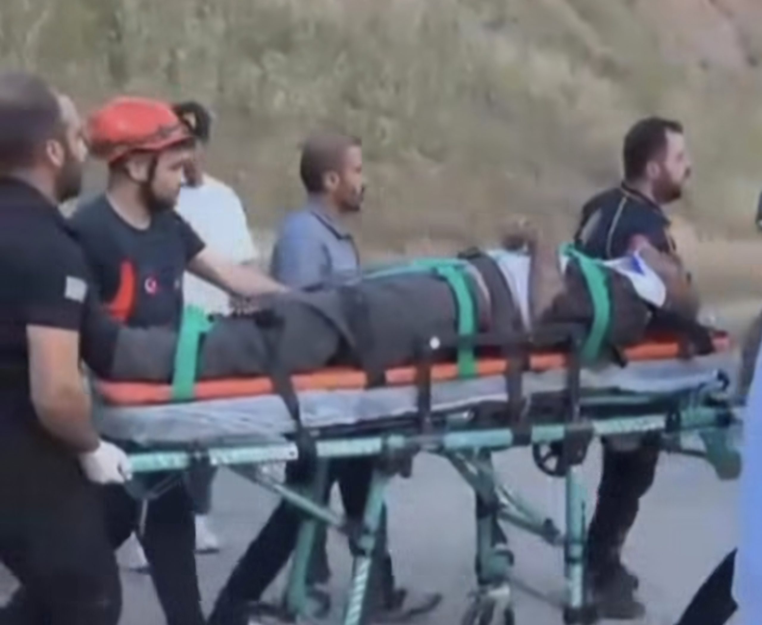 Siirt-Eruh Karayolunda Tır Kazası: Sürücü Sıkıştığı Araçtan Kurtarıldı