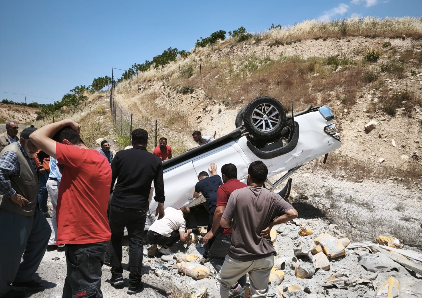 Siirt-Şirvan Karayolunda Kaza: Otomobil Şarampole Yuvarlandı