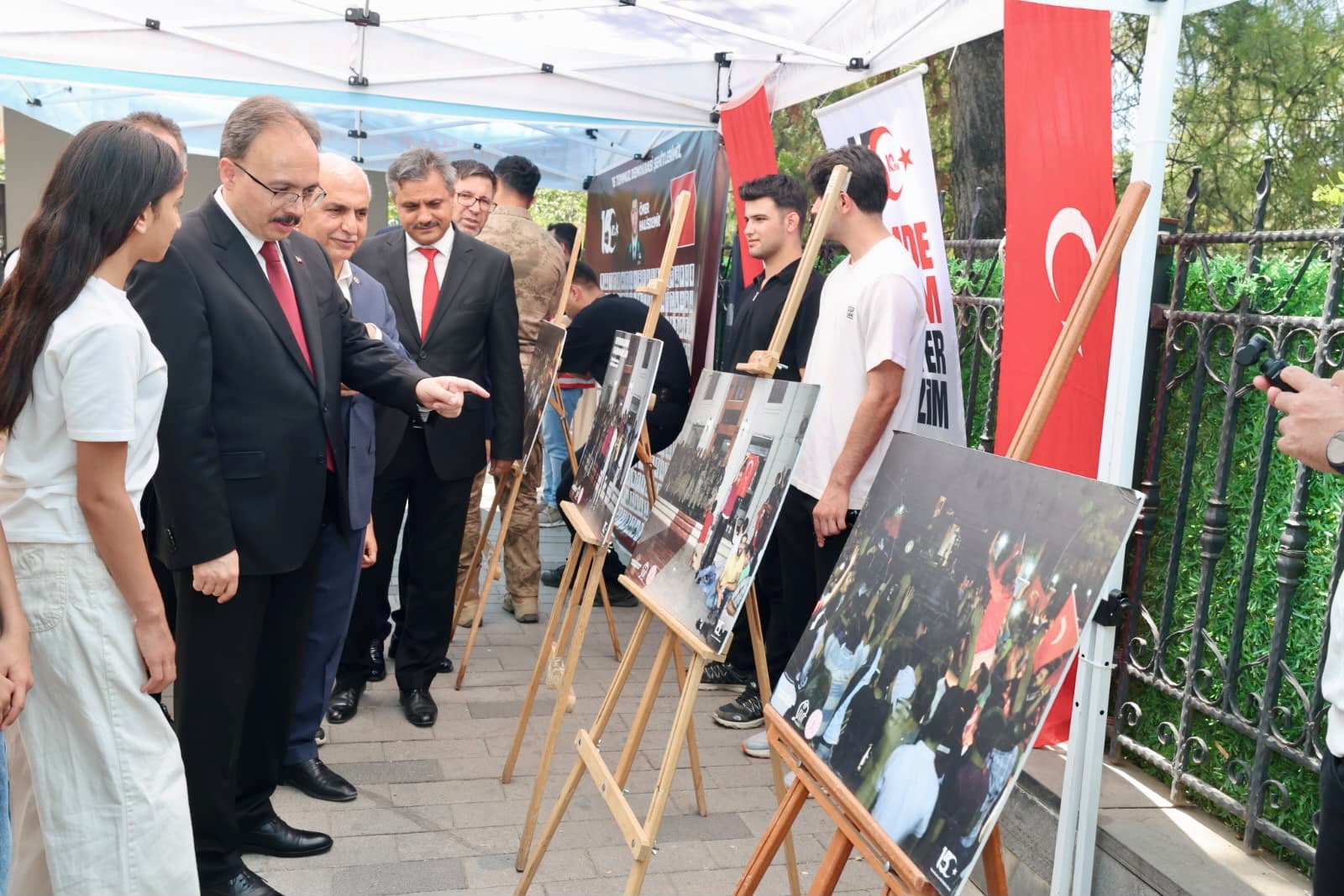 15 Temmuz Demokrasi ve Millî Birlik Günü Sergi ve Dijital Gösteri Alanı Siirt’te Açıldı
