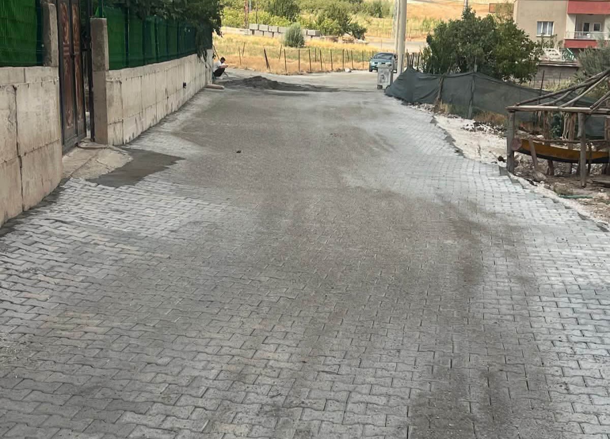 Eruh’ta Mahalle Yollarında Parke Çalışmaları Tamamlandı